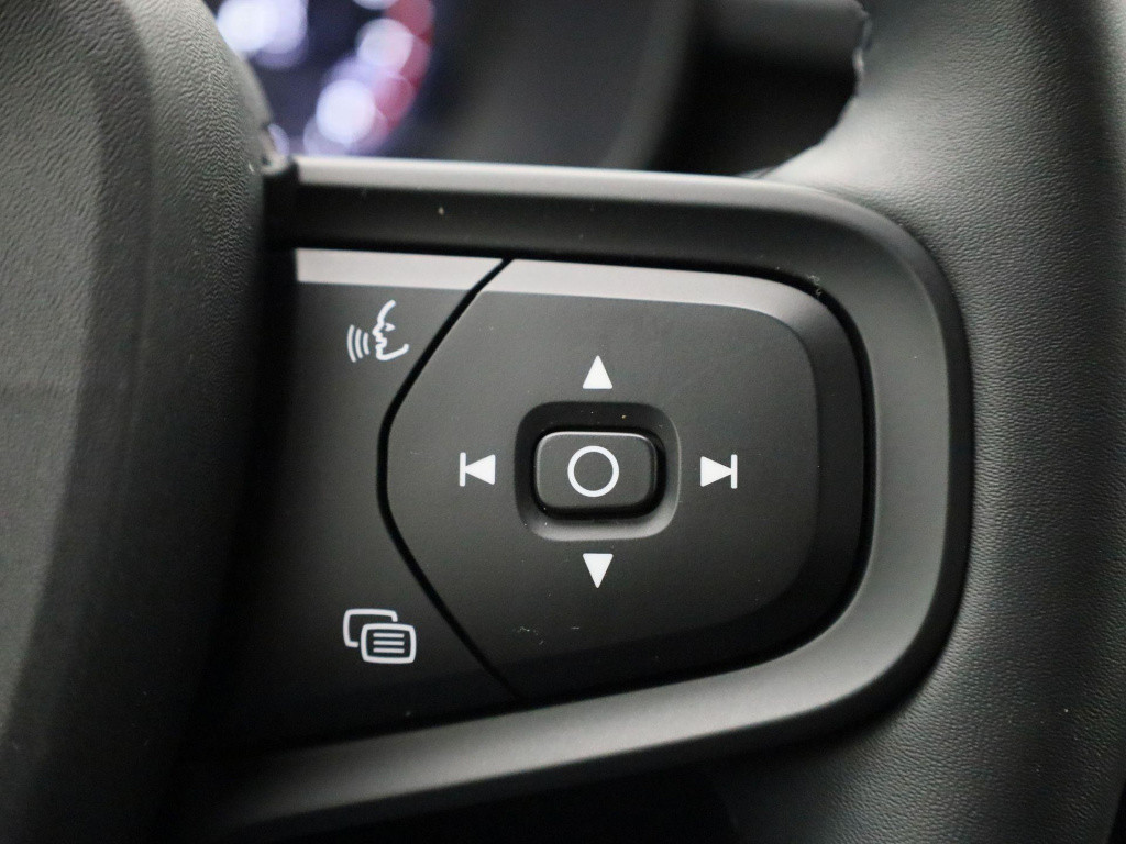 Volvo XC40 1.5 t3 momentum | automaat | lmv | navigatie | virtual cockpit |