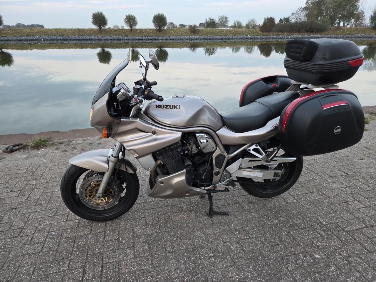 Suzuki GSF1200 Bandit met 3 delig kofferset