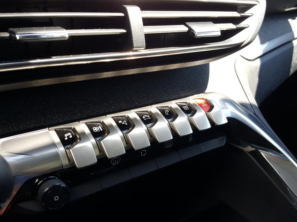 Peugeot 3008 1.2 130pk première automaat navigatie | trekhaak | panoramisch