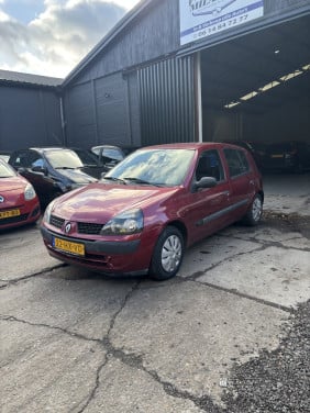 Renault Clio voljaar apk!