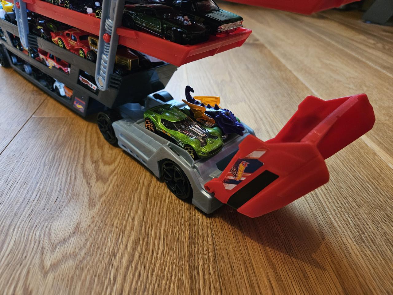 Hot Wheels Mega Truck oplegger (z.g.a.n.)