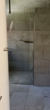 Glazen douchewand