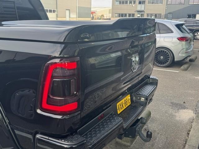 Ram 1500 4 x 4 l crew cab limited 10th anniversary l lpg l panoramadak l he