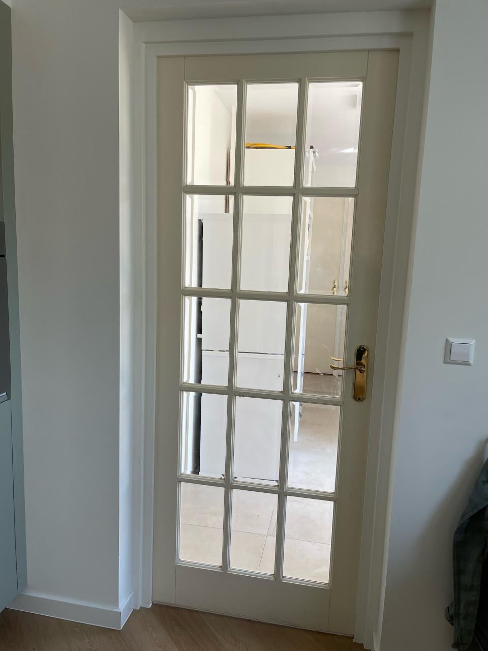 Binnendeur met facet beglazing