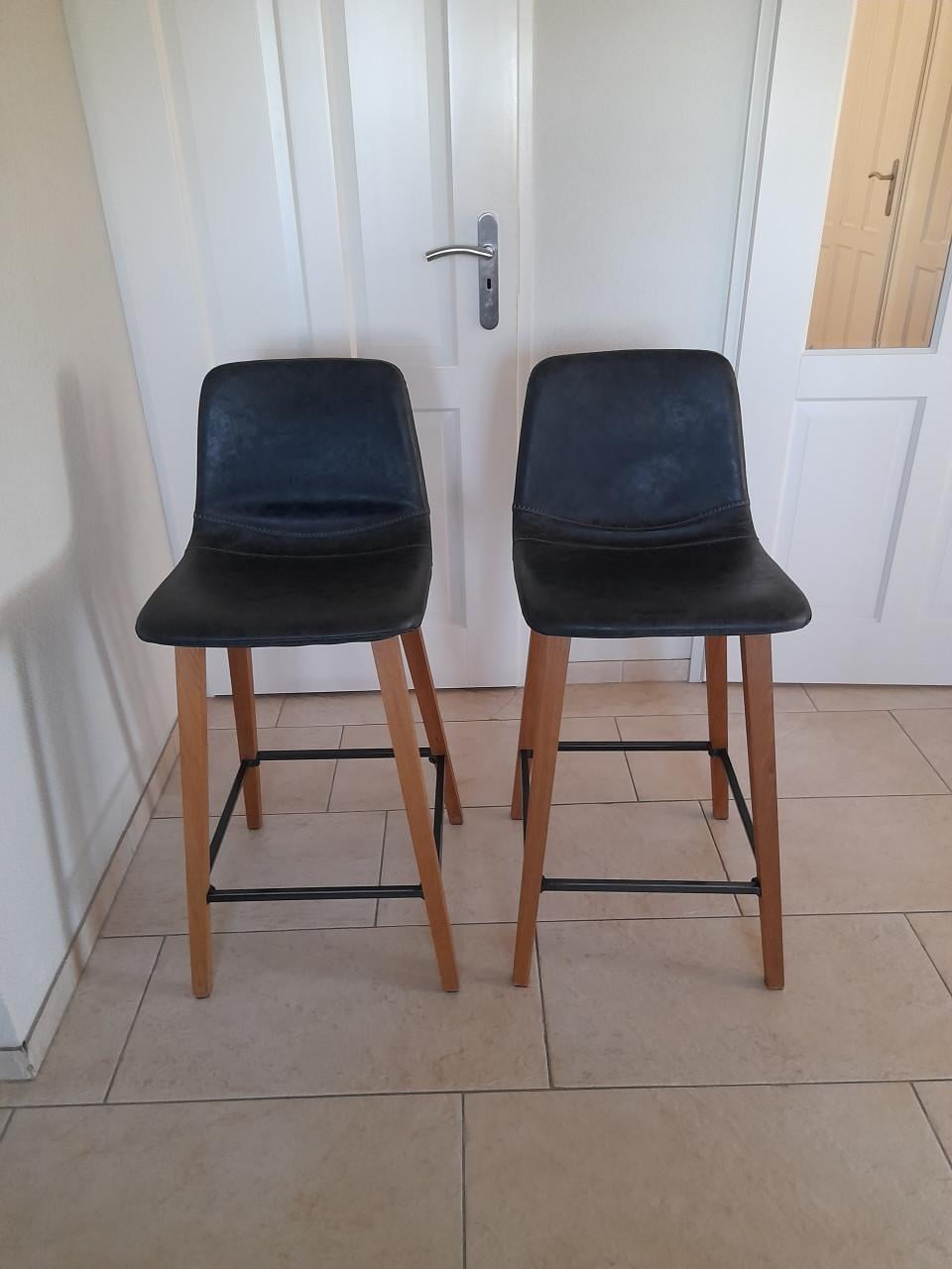 2 Barkrukken ( in goede staat )