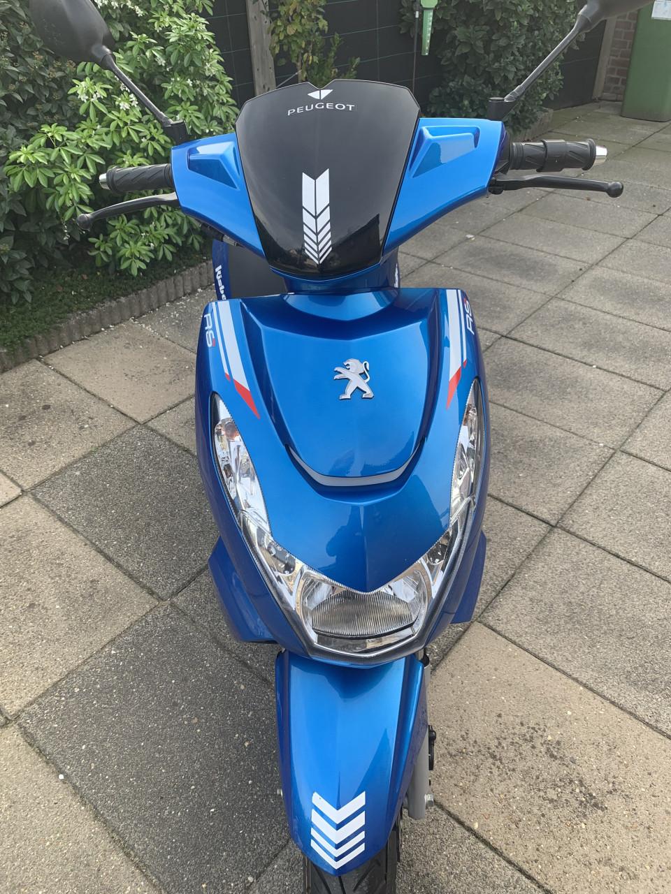 Scooter Peugeot Kisbee