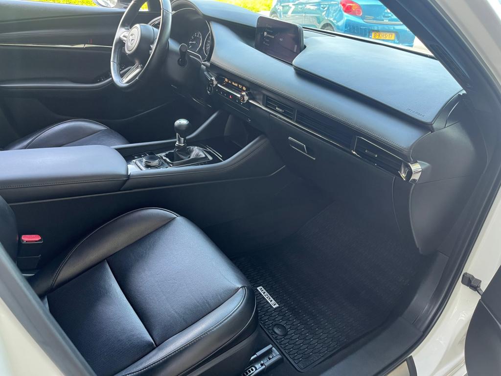 Mazda 3 2.0 e-skyactiv-x m hybrid 180 luxury|bose|aero pack|rijklaar