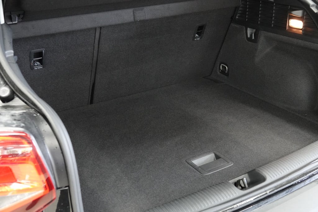 Audi Q2 30 tfsi | stoelverw. | leder | pdc |