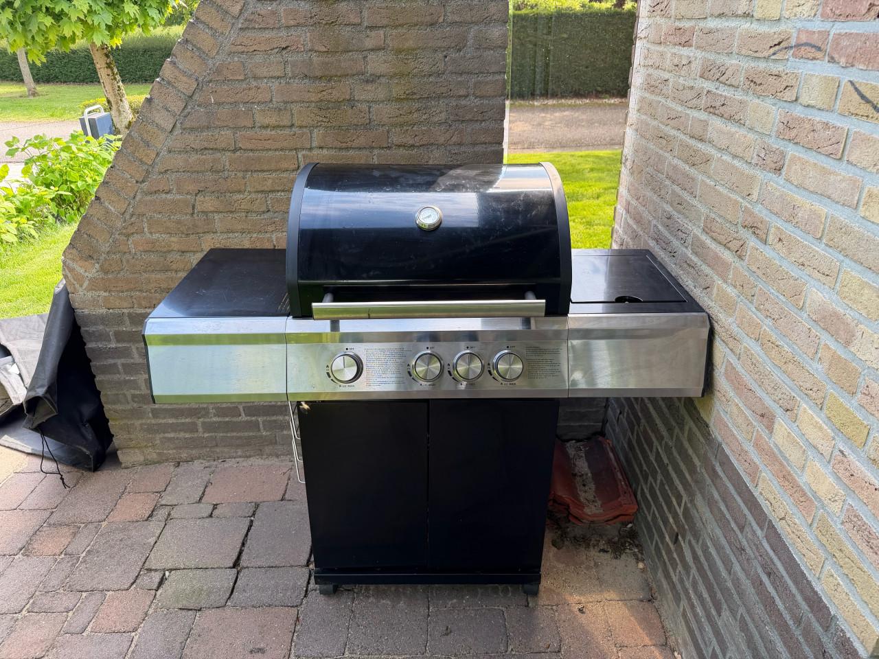 Tarrington gas BBQ incl. hoes