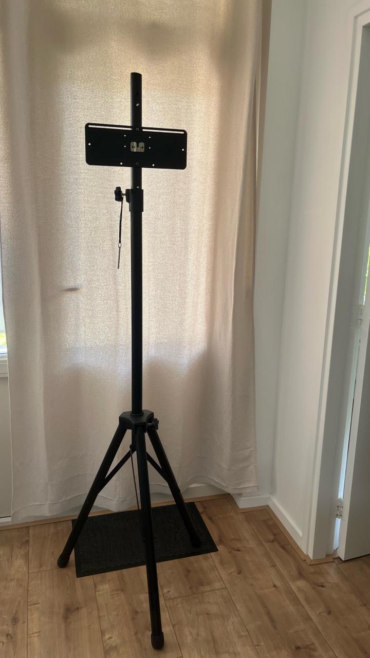 Dartbord + standaard + mat te koop.
