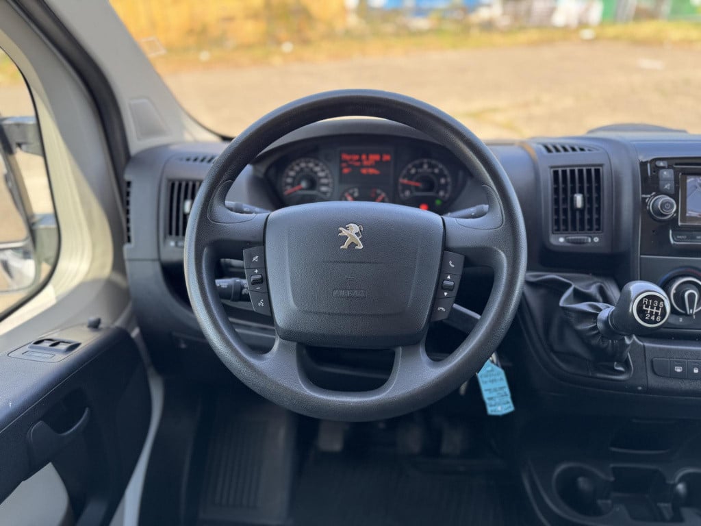 Peugeot Boxer 330 2.0 bluehdi l1h2 premium 3-persoons | trekhaak | kastinbo