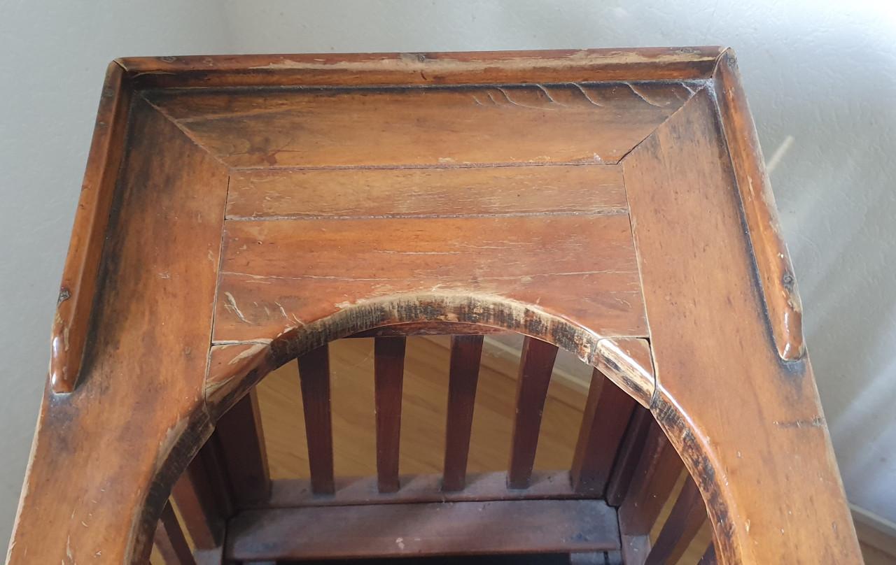 Antieke Chinese kinderstoel