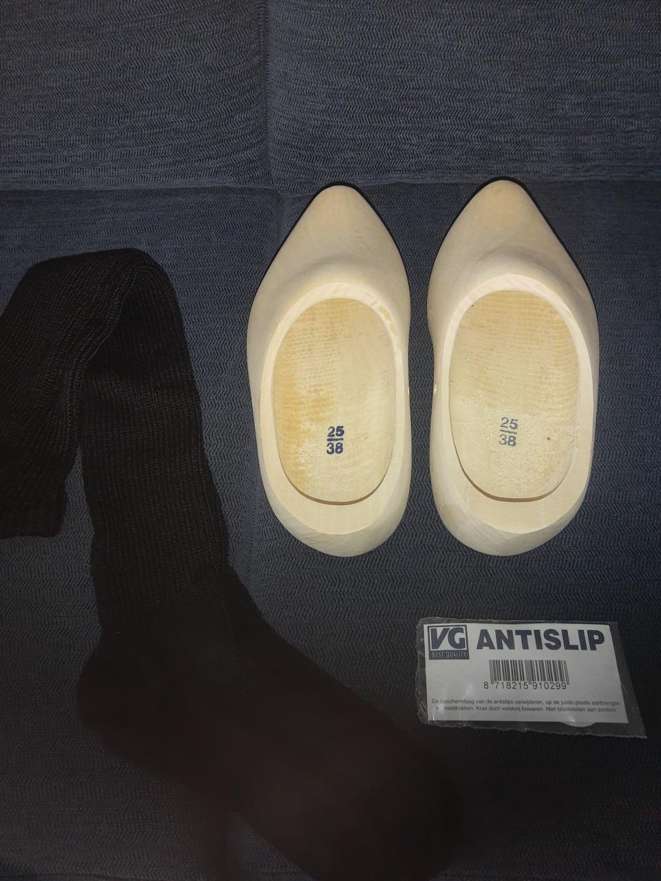 Blank houten klompen z.g.a.n. mt 38 / 38,5            22,50