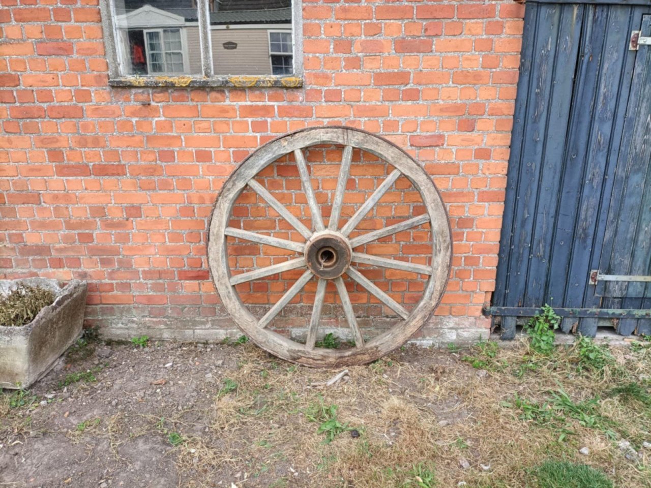 Oude houten wagenwiel
