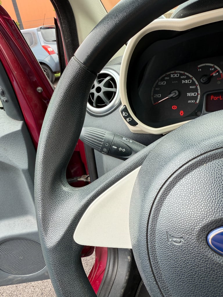 Ford KA 1.2 - titanium - airco