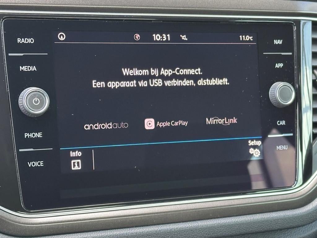 Volkswagen T-roc 1.5 tsi 150pk style | trekhaak | navi | camera | carplay |