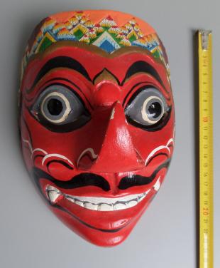 Masker uit Indonesië herkomst Bali jaren 60 vorige eeuw polychrome