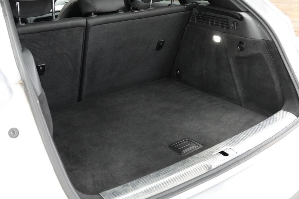 Audi Q3 1.4 tfsi | pano | stoelverw. | cruise | trekhaak |