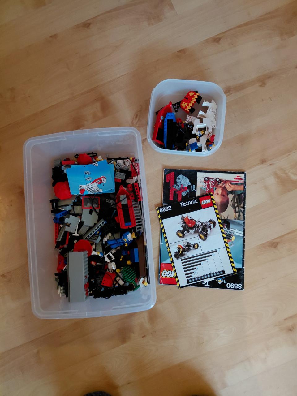 Lego kasteel met paarden, katapult en veel toebehoren