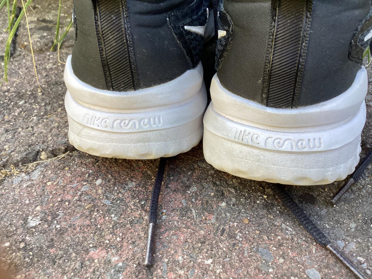 NIKE