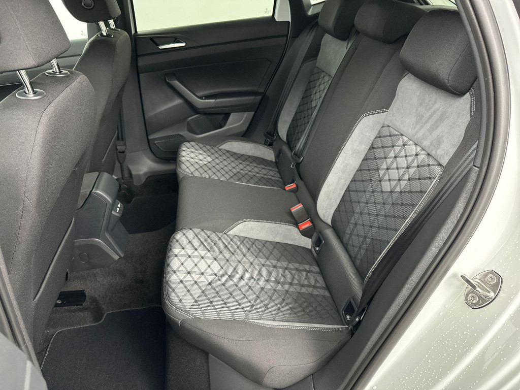 Volkswagen Polo r-line-edition 1.0 70 kw / 95 pk tsi hatchback 7 v