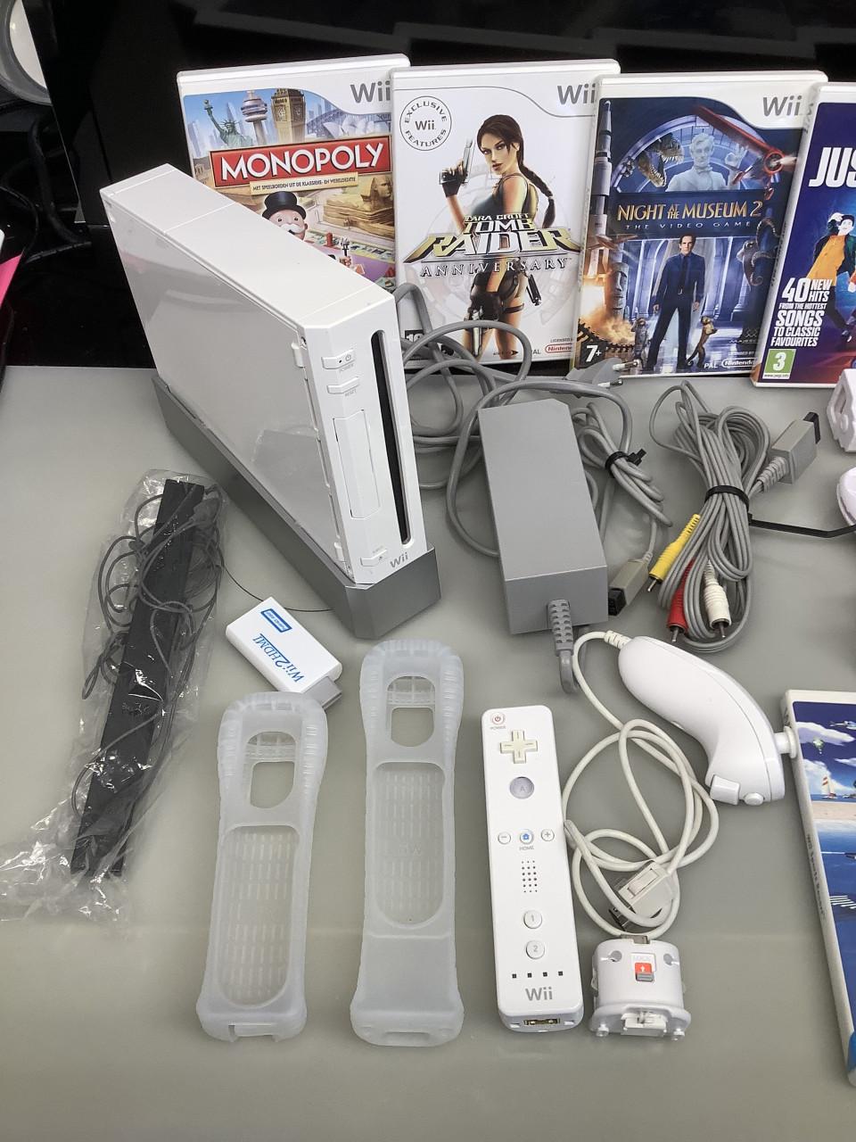 Complete Nintendo Wii set met console, controllers, accessoires enz