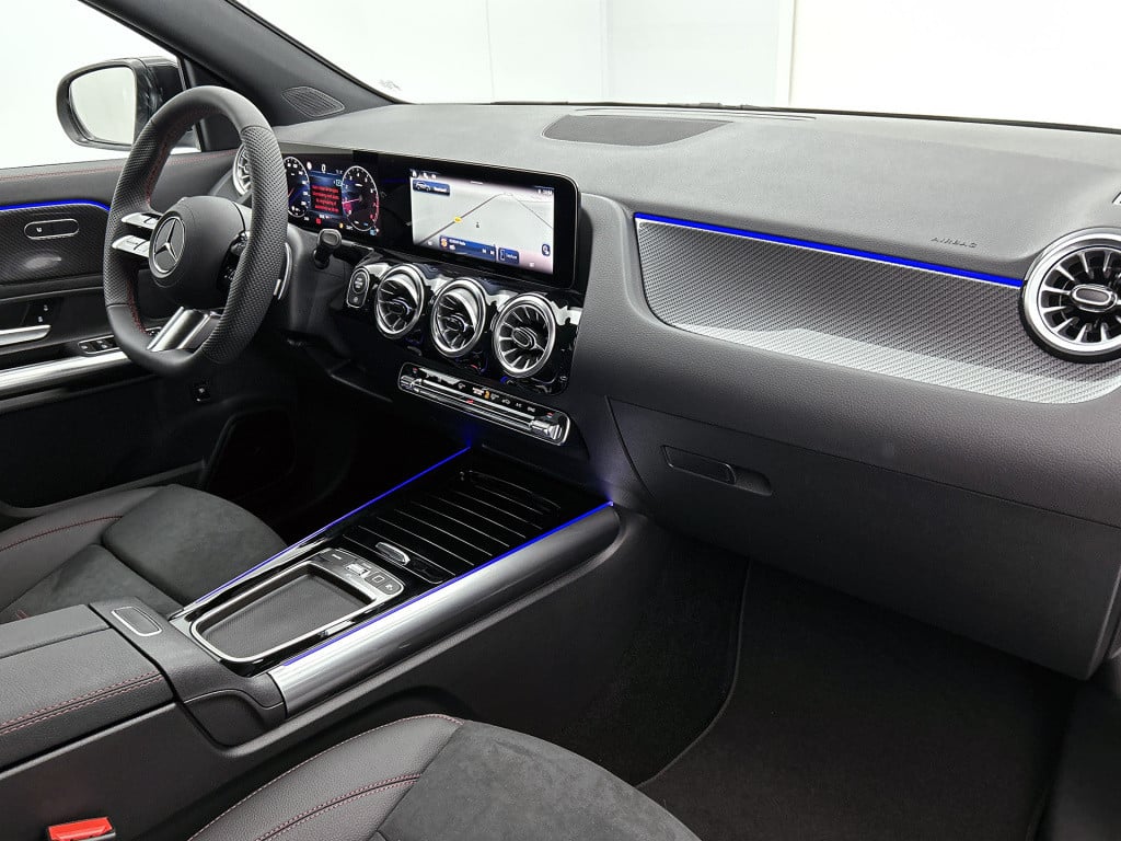 Mercedes-Benz Gla-klasse 180 business solution amg | trekhaak | parkeerpakk