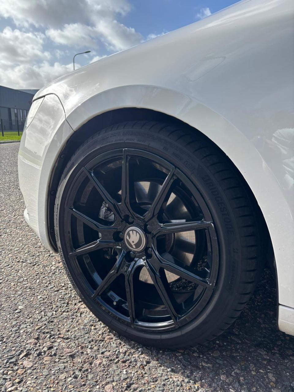 Skoda Superb 2.0 TDI 170pk DSG-6 2013