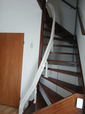 Traplift geïnstalleerd 13 maart 2025 2x linkse bocht.