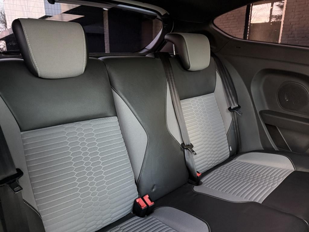 Ford Fiesta 1.6 st // nieuwe motor + koppeling, distributie en grote beurt 