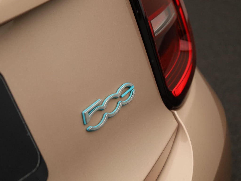 Fiat 500 icon 42 kwh | navigatie | panoramadak | apple carplay / android au