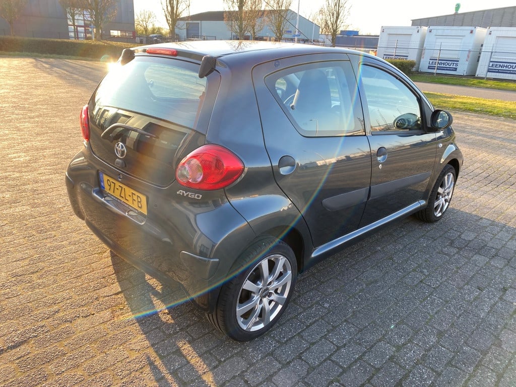 Toyota Aygo 1.0-12v >5deurs, airco, maar 84532km!<