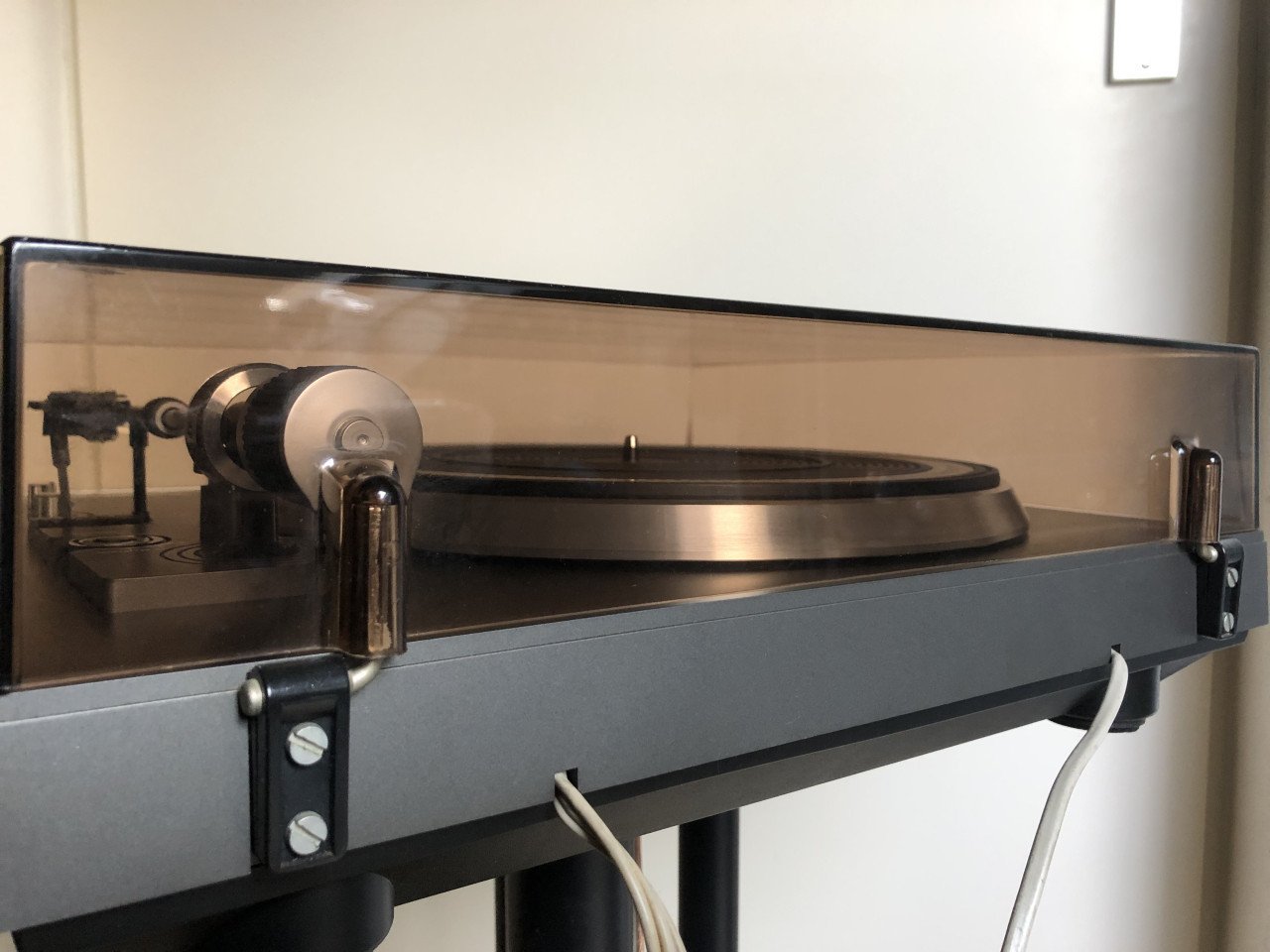Philips platenspeler 685 met nieuwe naald en snaar.