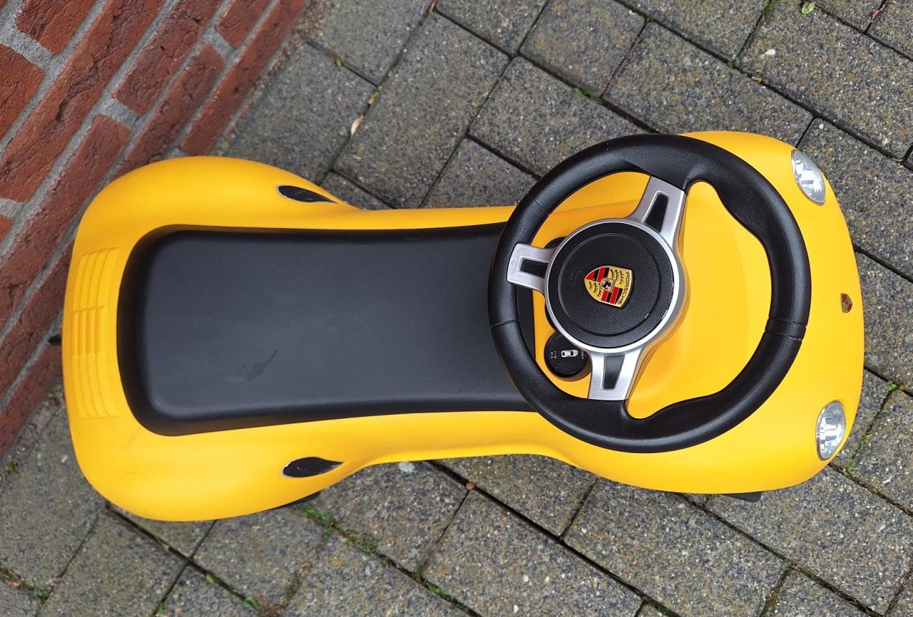 Loopauto Porsche (nieuw € 65,00)