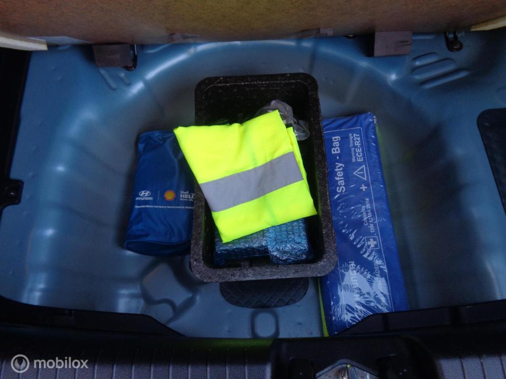 Hyundai I 10 1.0 comfort/two-tone/airco/apple carplay/navigatie/lm velgen/c