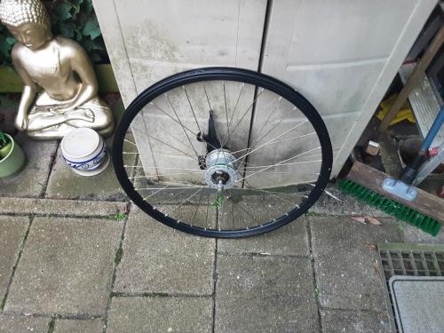 26 inch shimano voorwiel, naafdynamo, rollerbrake rem