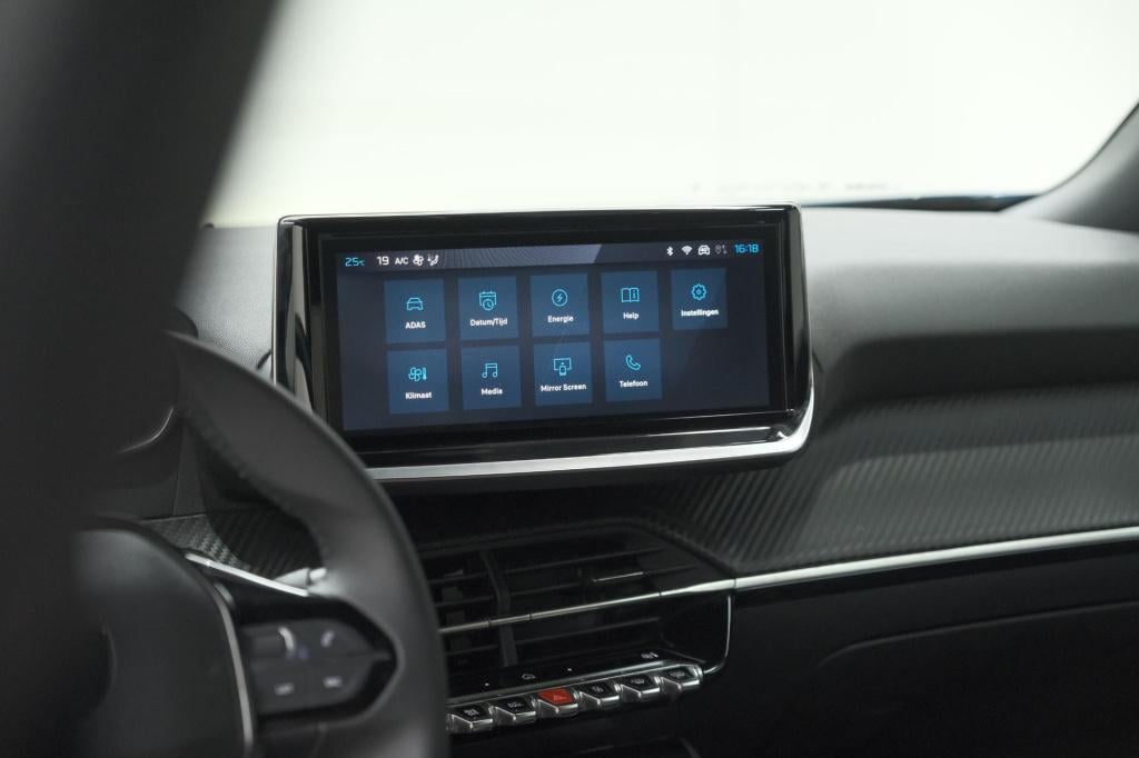Peugeot E-2008 ev allure 54 kwh | soh 97,7% | 11 kw lader | apple carplay |
