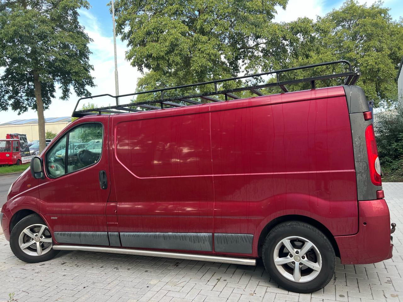 Opel Vivaro 2.0CDTi L2H1 Airco 6bak Jaar Apk