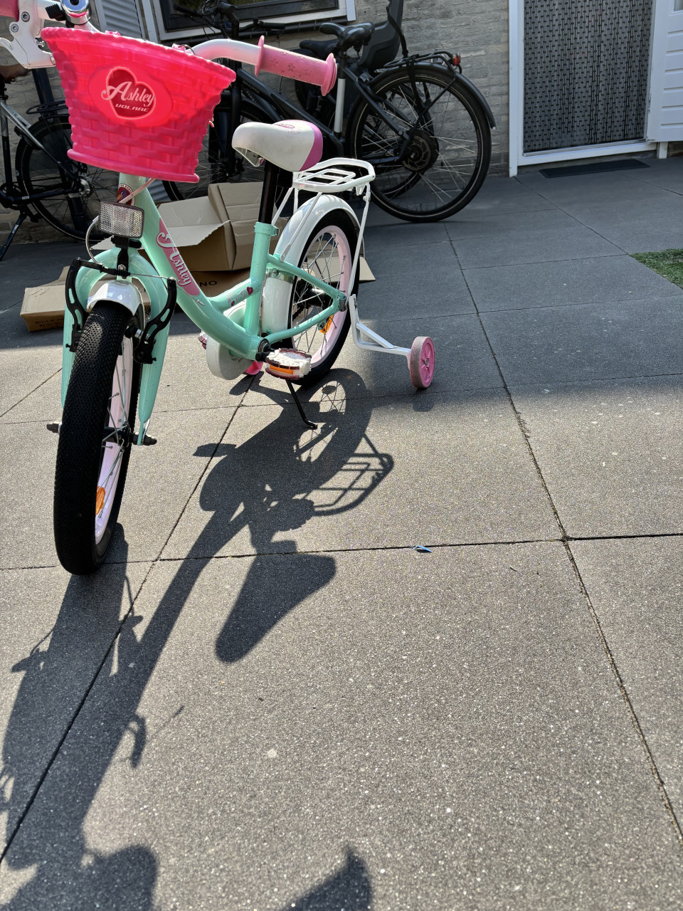 Uitstekende 16 inch Meisjesfiets(roze/groen), met/zonder zijwieltjes .
