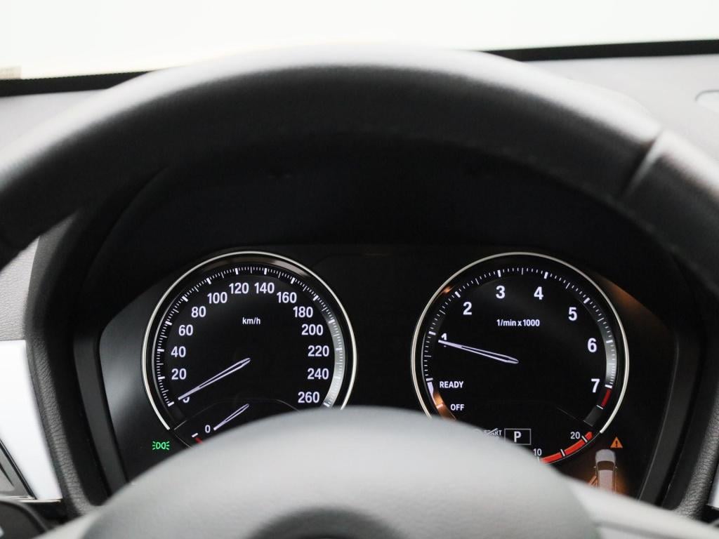 BMW X1 sdrive18i business edition plus | automaat | lmv | trekhaak | parkee