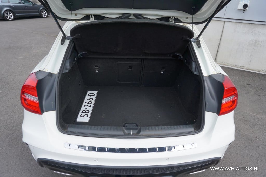 Mercedes-Benz Gla-klasse 180 business solution amg