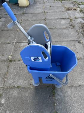 Dweil emmer op wielen met  pers & mop