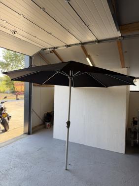 Zo goed als nieuwe luxe zwarte parasol Ø 290 cm – in nieuwstaat