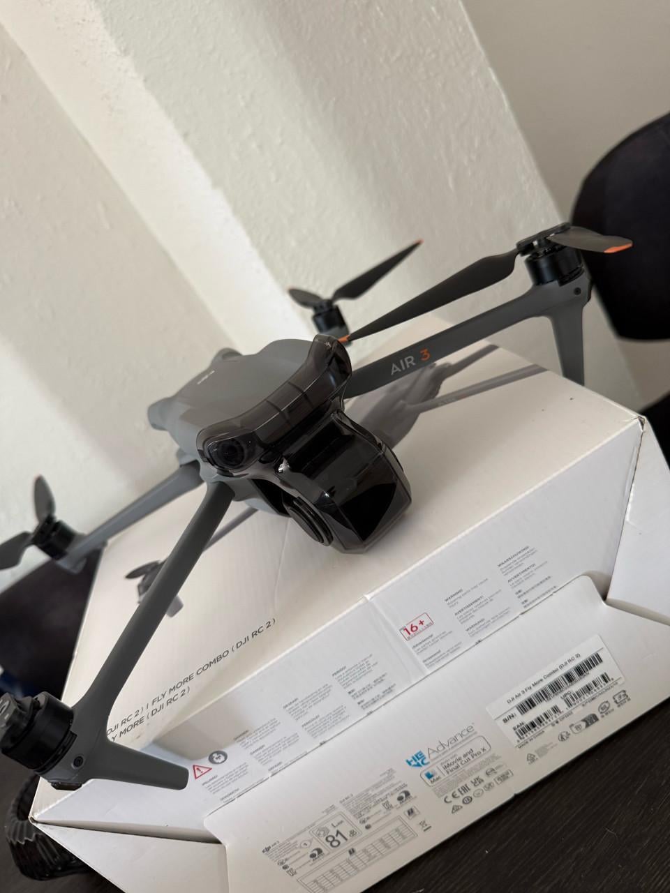 DJI Air 3 Fly More Combo met DJI RC 2 controller.