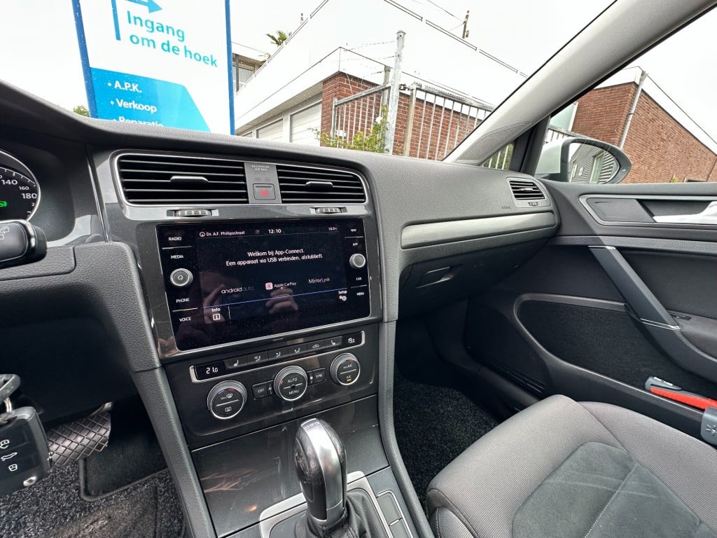 Volkswagen Golf 1.5 tsi comfortline business dsg pdc navi carplay