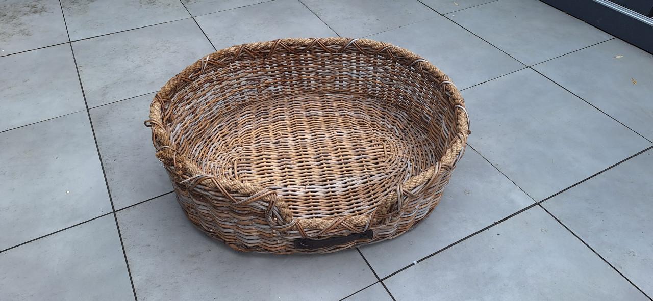 Gratissss rieten hondenmand