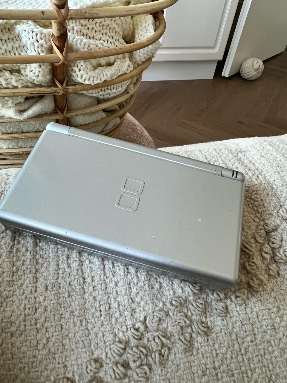 Nintendo DS Lite + Pokéamon Diamond spel