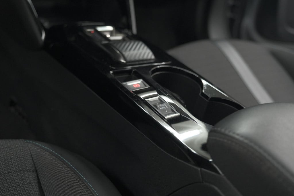 Peugeot E-2008 ev allure pack 50 kwh | 3 fase laadfunctie | camera | naviga