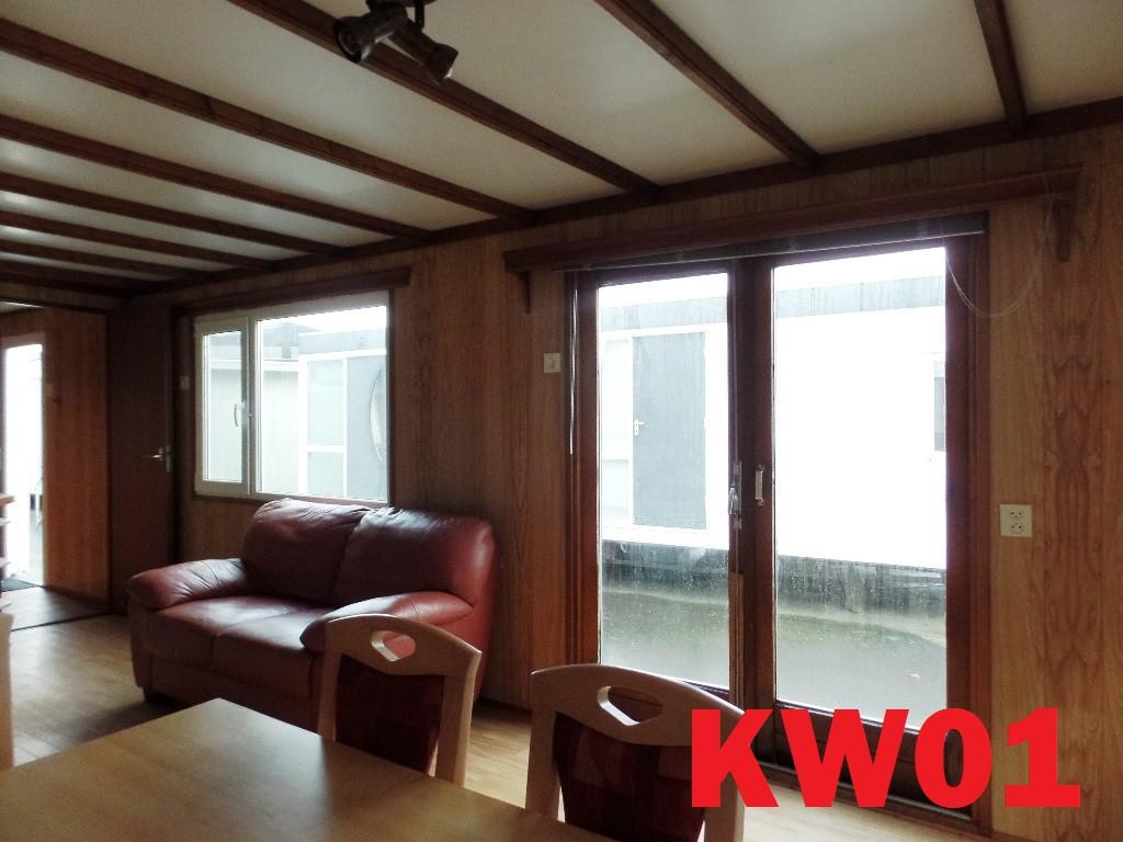 Chalet met retro interieur en kunststof buitenzijde te koop