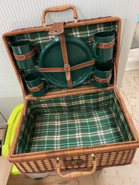 Picknickmand inclusief borden en bekers